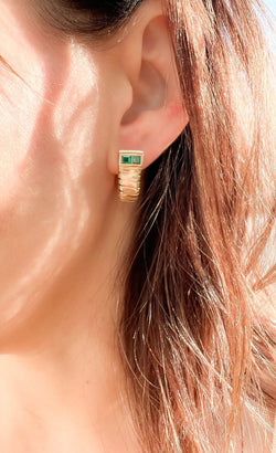 Boucles d'oreilles de la maison Bvlgari en émeraudes sur or jaune - Castafiore