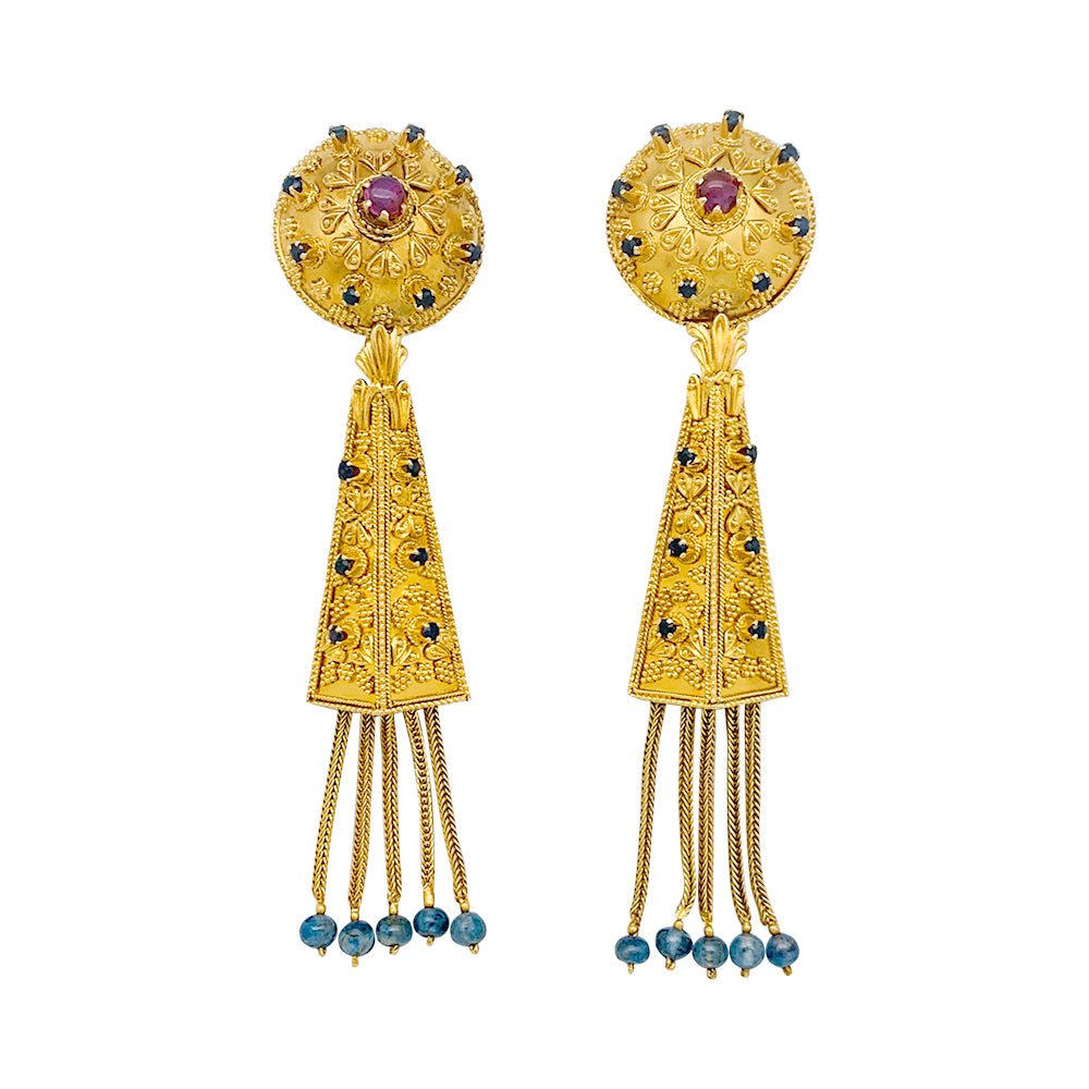 Boucles d'oreilles pendantes en or jaune, rubis et saphirs - Castafiore