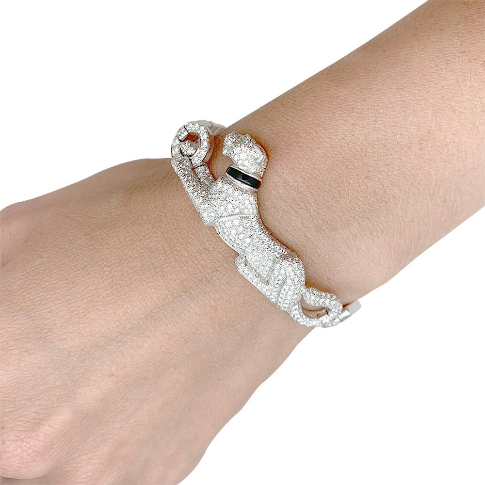 Bracelet "Panthère " CARTIER en or blanc, diamants, émeraude et onyx - Castafiore