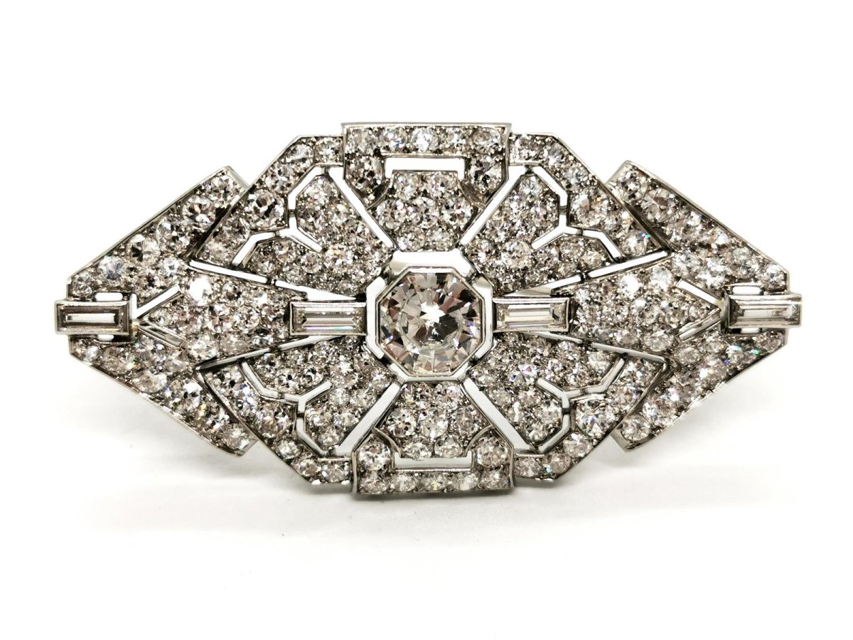 Broche Art Déco en or blanc et platine pavé diamants - Castafiore