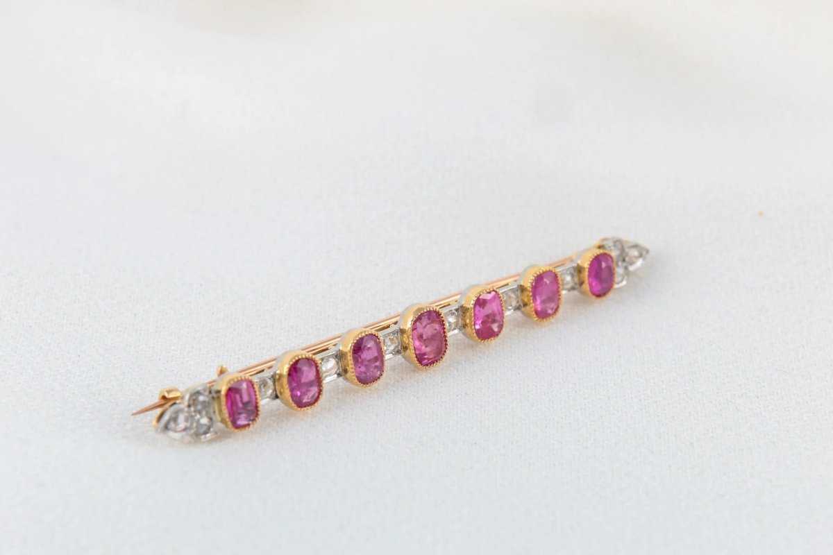 Broche Barrette Ancienne en Or, Diamants et Saphirs Roses - Castafiore