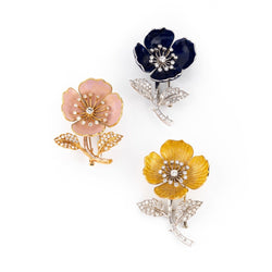 Broche BOUCHERON "Eglantine" en or blanc, platine, émail jaune et diamants - Castafiore