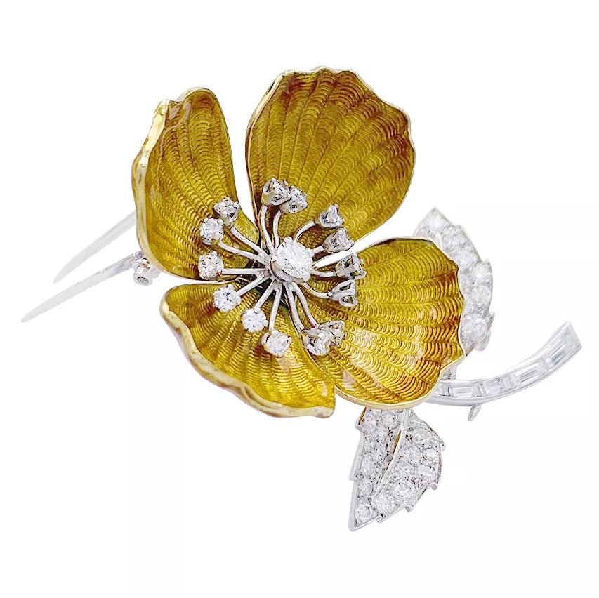 Broche Boucheron, "Eglantine",or et platine, émail et diamants - Castafiore