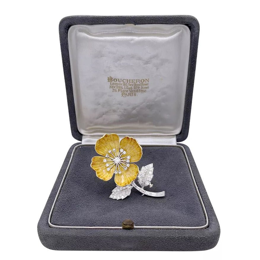 Broche Boucheron, "Eglantine",or et platine, émail et diamants - Castafiore