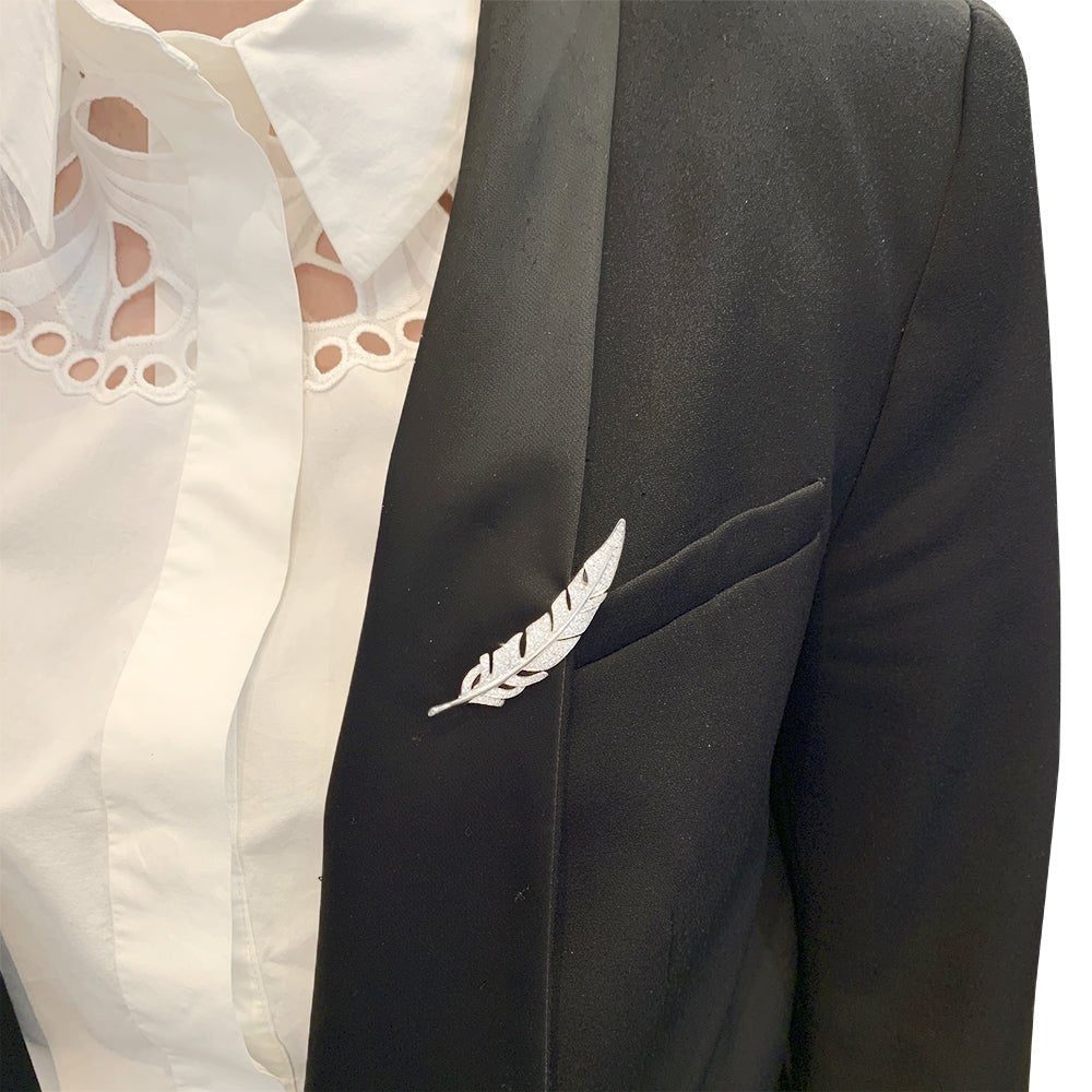 Broche CHAUMET "Plume" en or blanc et diamants - Castafiore