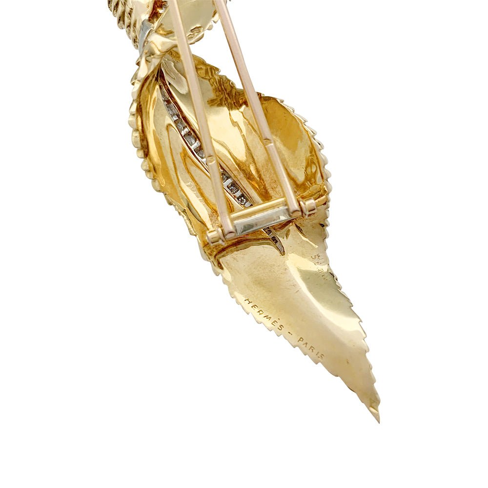 Broche HERMÈS "Plume" en or jaune, platine et diamants - Castafiore
