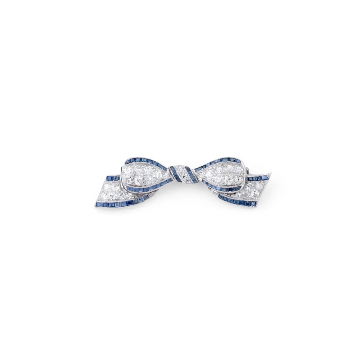 Broche nœud en platine Art Déco en diamant et saphirs calibrés - Castafiore