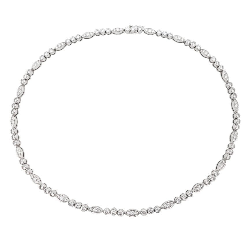 Collier CARTIER "Dentelle" en platine, or blanc et diamants - Castafiore