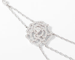 Collier or gris et motifs en fleurs en diamant - Castafiore