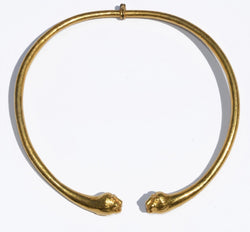 Collier torque de la maison Zolotas en or jaune martelé - Castafiore