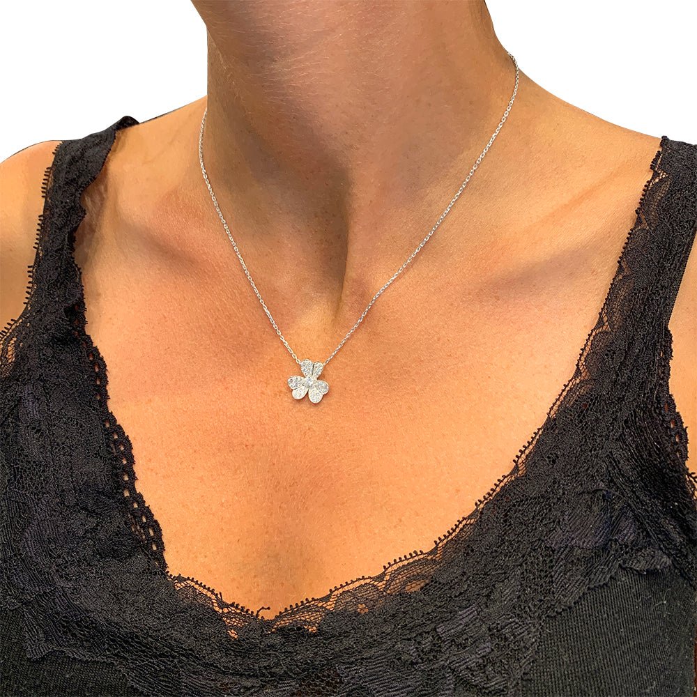 Collier Van Cleef & Arpels "Frivole" en or blanc et diamants - Castafiore