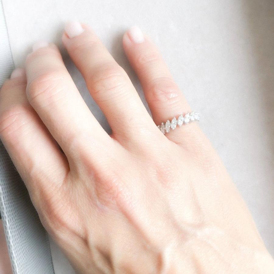 Demie alliance en or gris et diamant - Castafiore