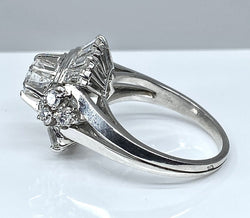 Magnifique bague en platine en diamants baguettes et diamants ronds . - Castafiore