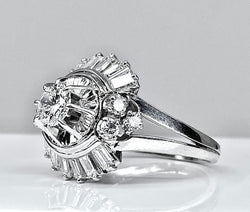 Magnifique bague en platine en diamants baguettes et diamants ronds . - Castafiore