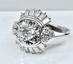 Magnifique bague en platine en diamants baguettes et diamants ronds . - Castafiore