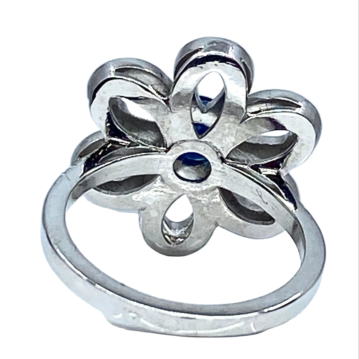 Bague Marguerite en or blanc, saphir et diamants