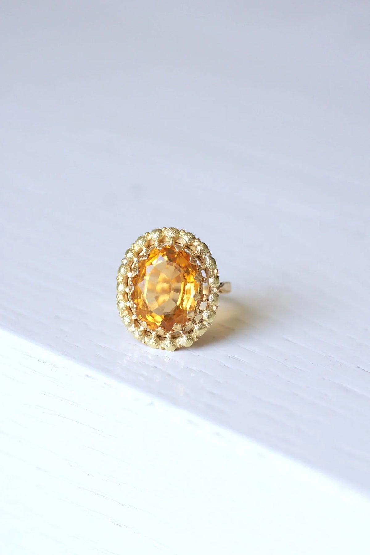 Bague de cocktail ancienne citrine sur or jaune et vert 18Kt
