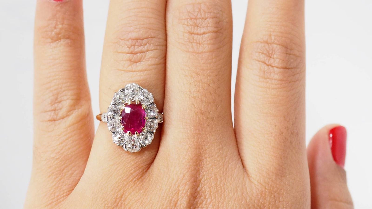 Bague Pompadour en or bicolore, rubis naturel et diamants