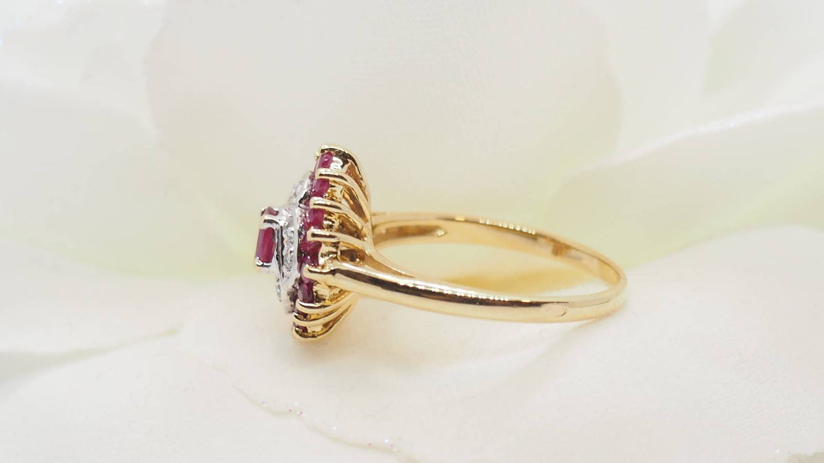 Bague or jaune, rubis et diamants