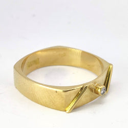 Bague géométrique en or jaune et diamant