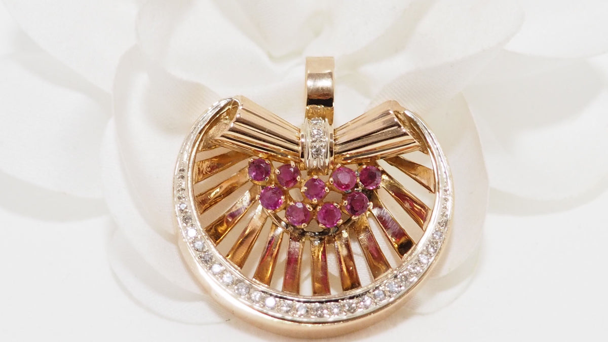 Pendentif en or jaune, rubis et diamants