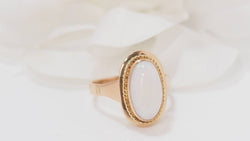 Bague en or rose et Opale