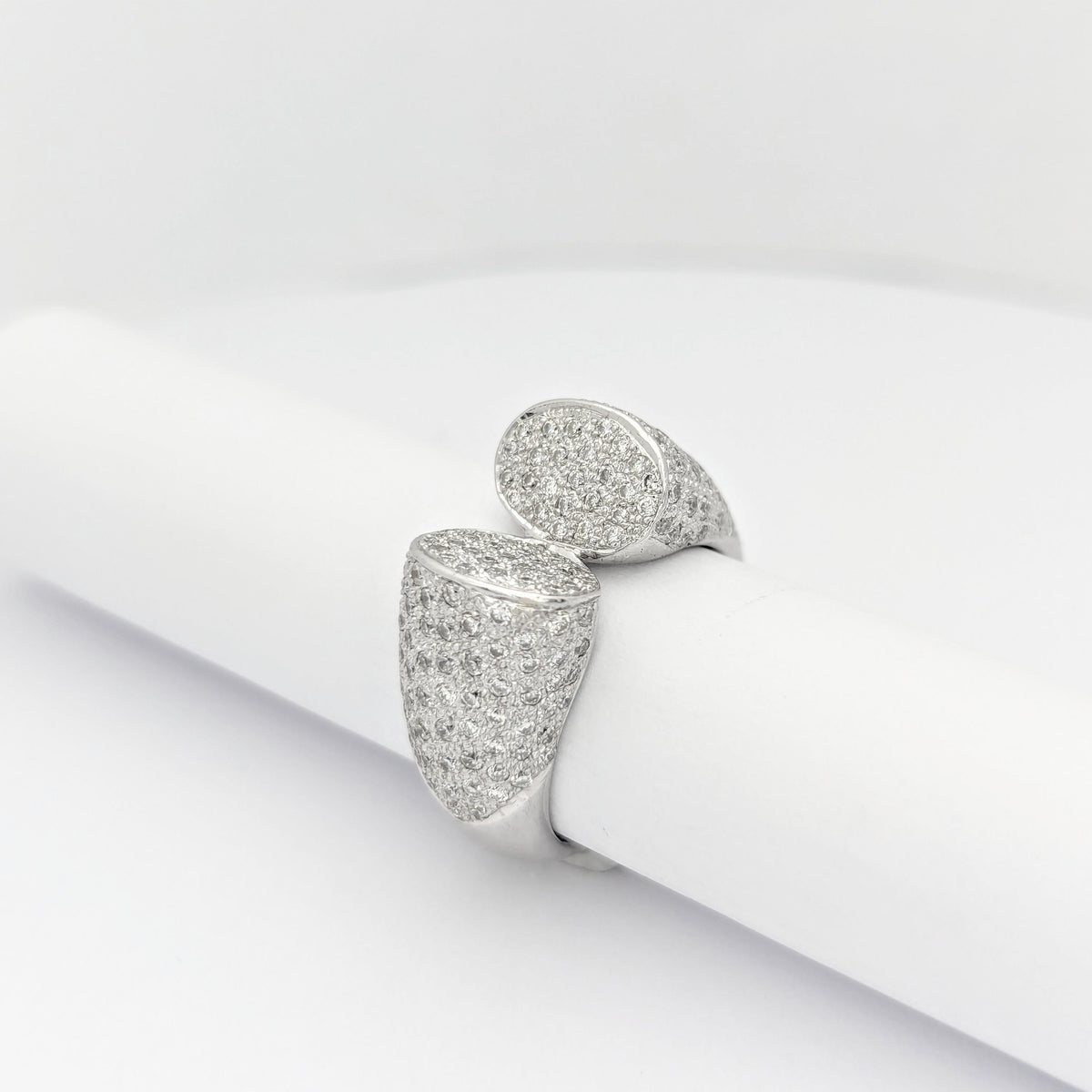 Bague or blanc et pavage diamants