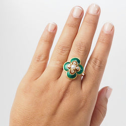 Bague ancienne en or jaune, perle et diamants