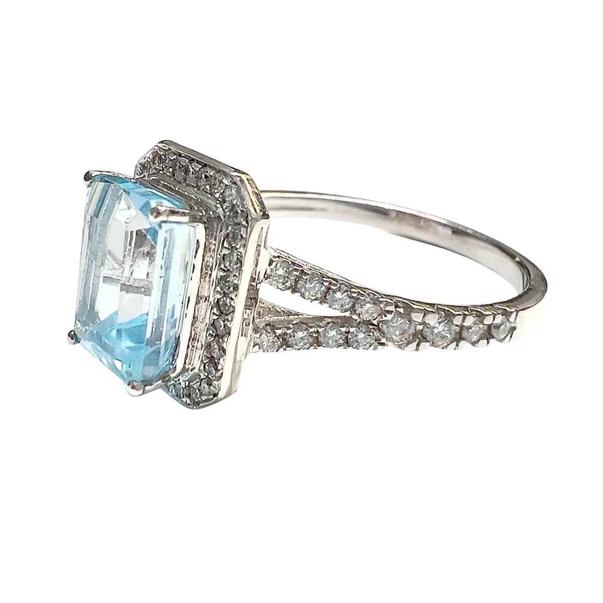 Bague en or blanc, aigue-marine et diamants