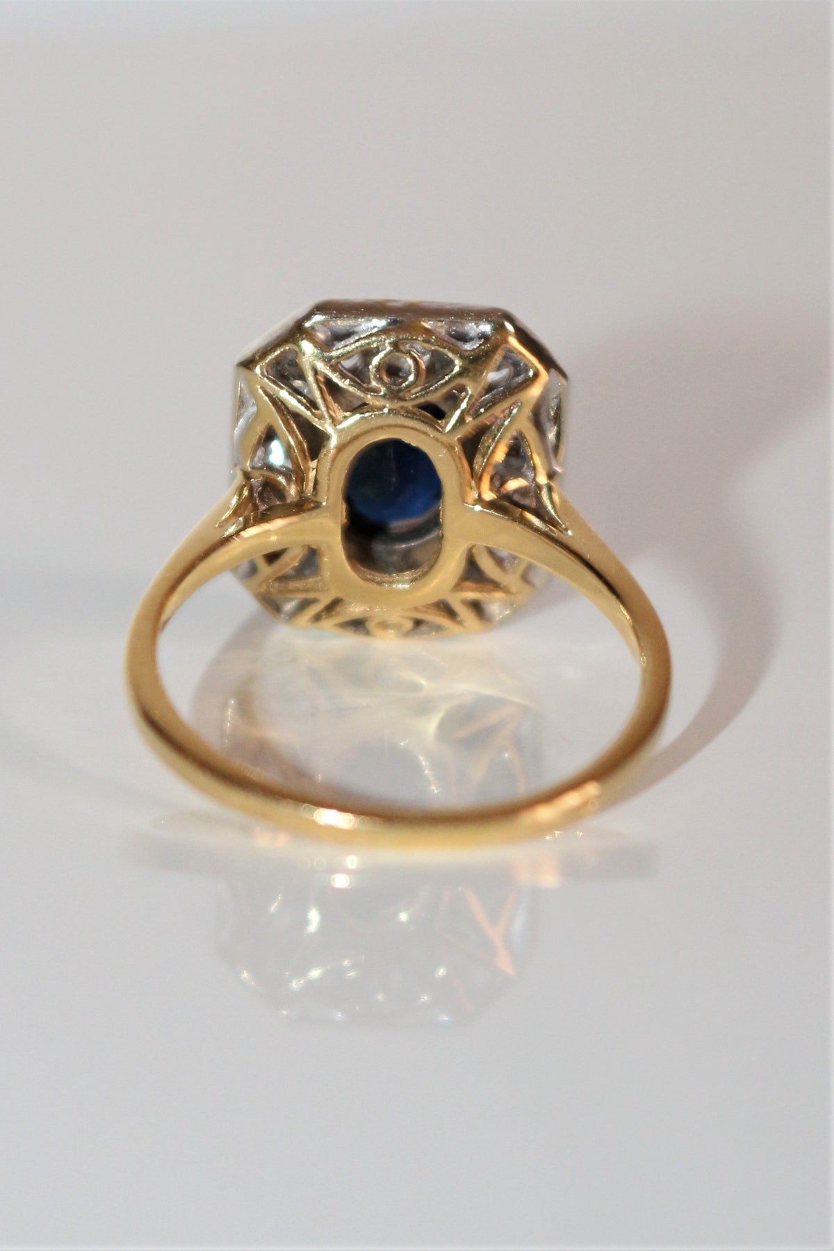 Bague Art Déco Saphir à Pans Coupés
