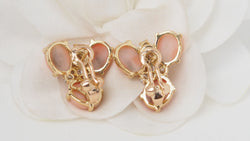 Boucles d'oreilles en or jaune, Cabochons de corail et diamants