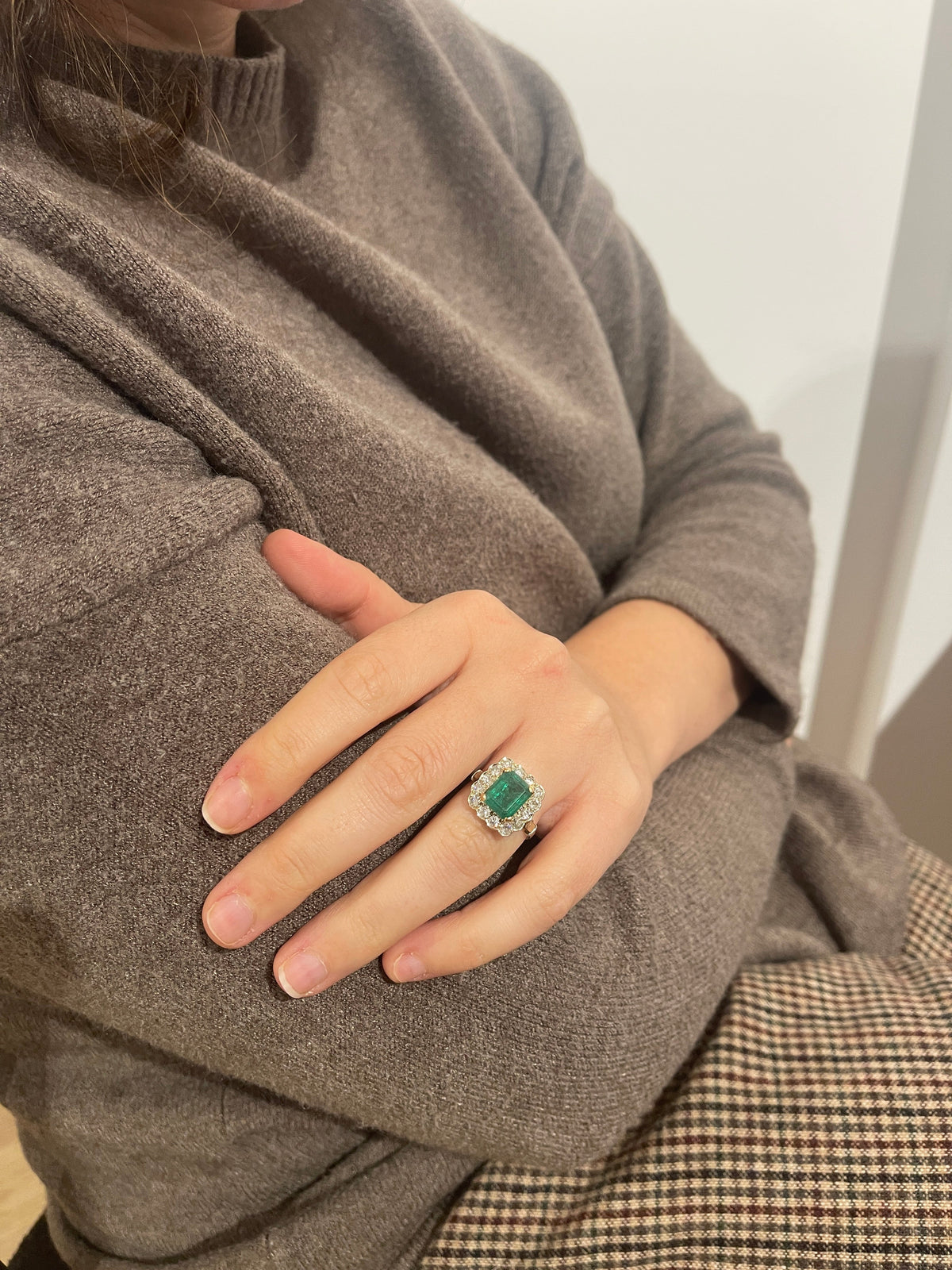 Bague marguerite vintage en or, émeraude et diamants