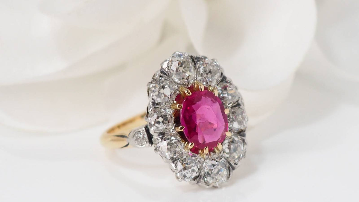 Bague Pompadour en or bicolore, rubis naturel et diamants