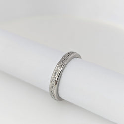 Alliance en or blanc et diamants