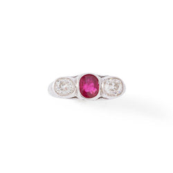 Bague en platine, rubis et diamants