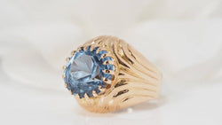 Bague en or jaune et topaze bleue