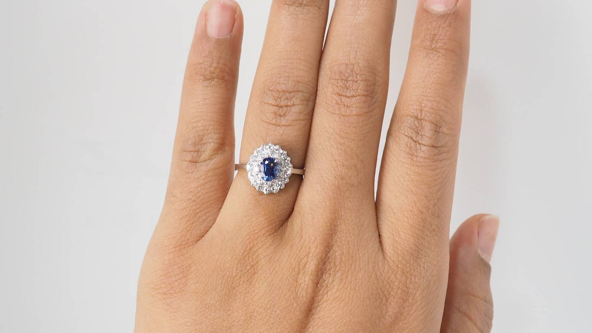 Bague en or blanc, saphir et diamants