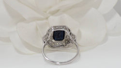 Bague en platine, saphir et diamants