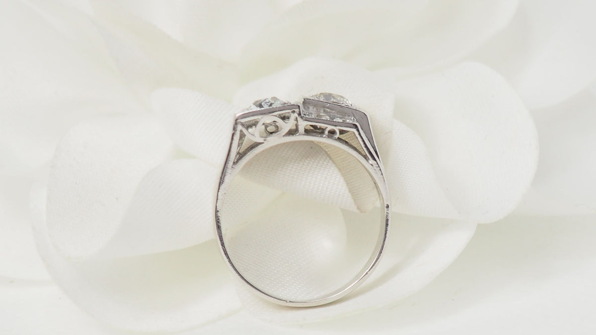 Bague Art Déco en platine et diamants