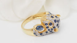 Bague Panthère en or jaune, saphirs et diamants