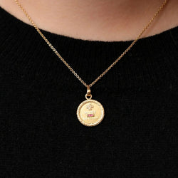 Médaille Amour Augis Plus hier Moins demain en or, diamant et rubis - Castafiore
