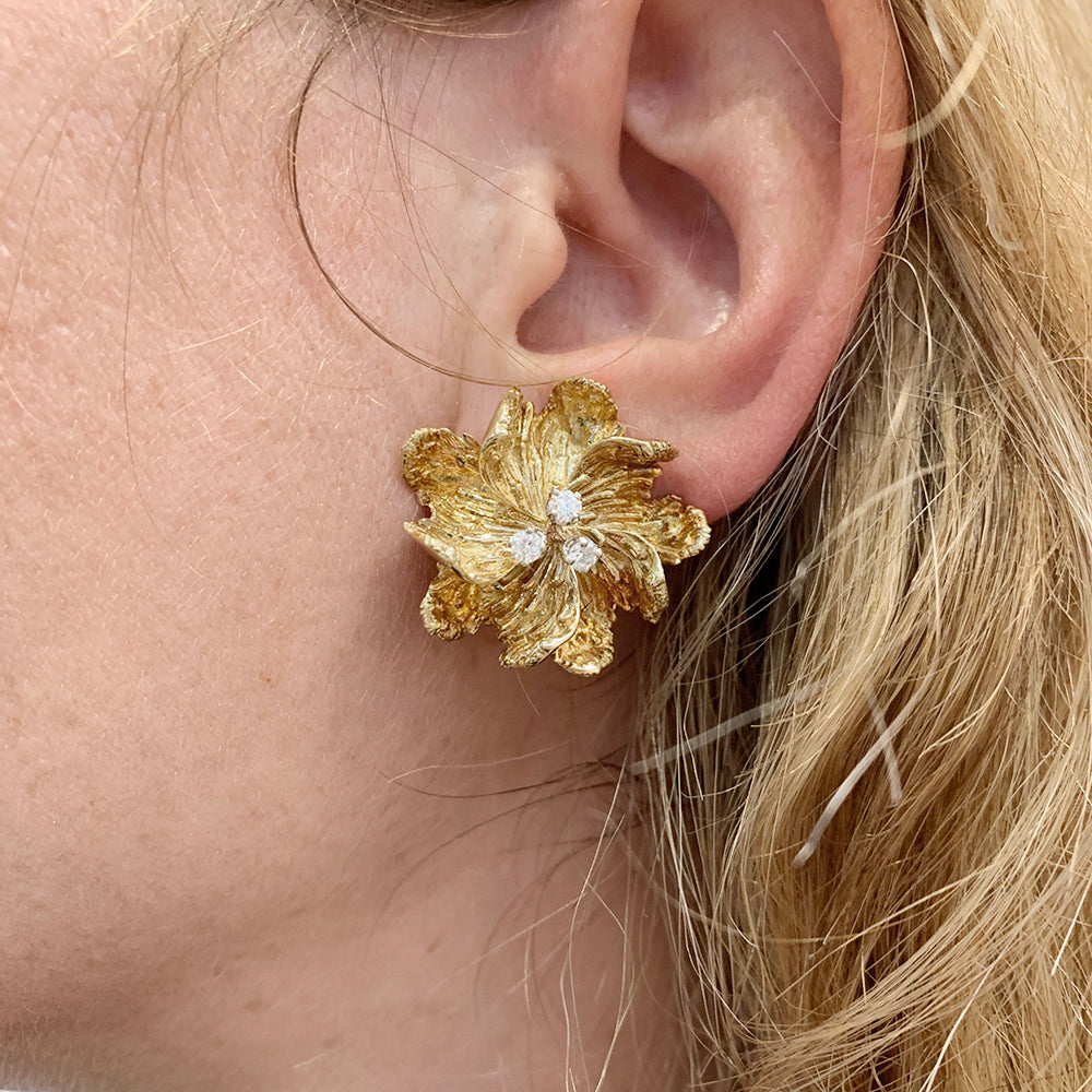 Boucles d'oreilles BOUCHERON "Fleurs" or jaune et diamants