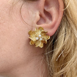 Boucles d'oreilles BOUCHERON "Fleurs" or jaune et diamants