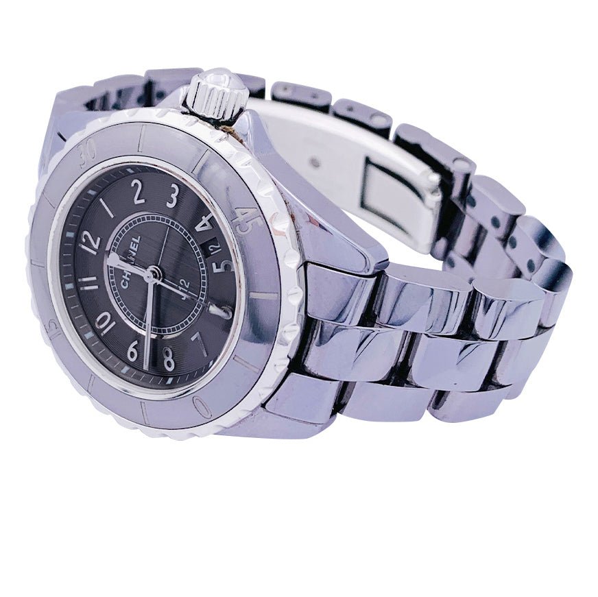 Montre Quartz CHANEL "J12 Chromatic" en acier céramique de titane - Castafiore