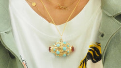 Pendentif Breloque en or jaune et turquoises - Castafiore