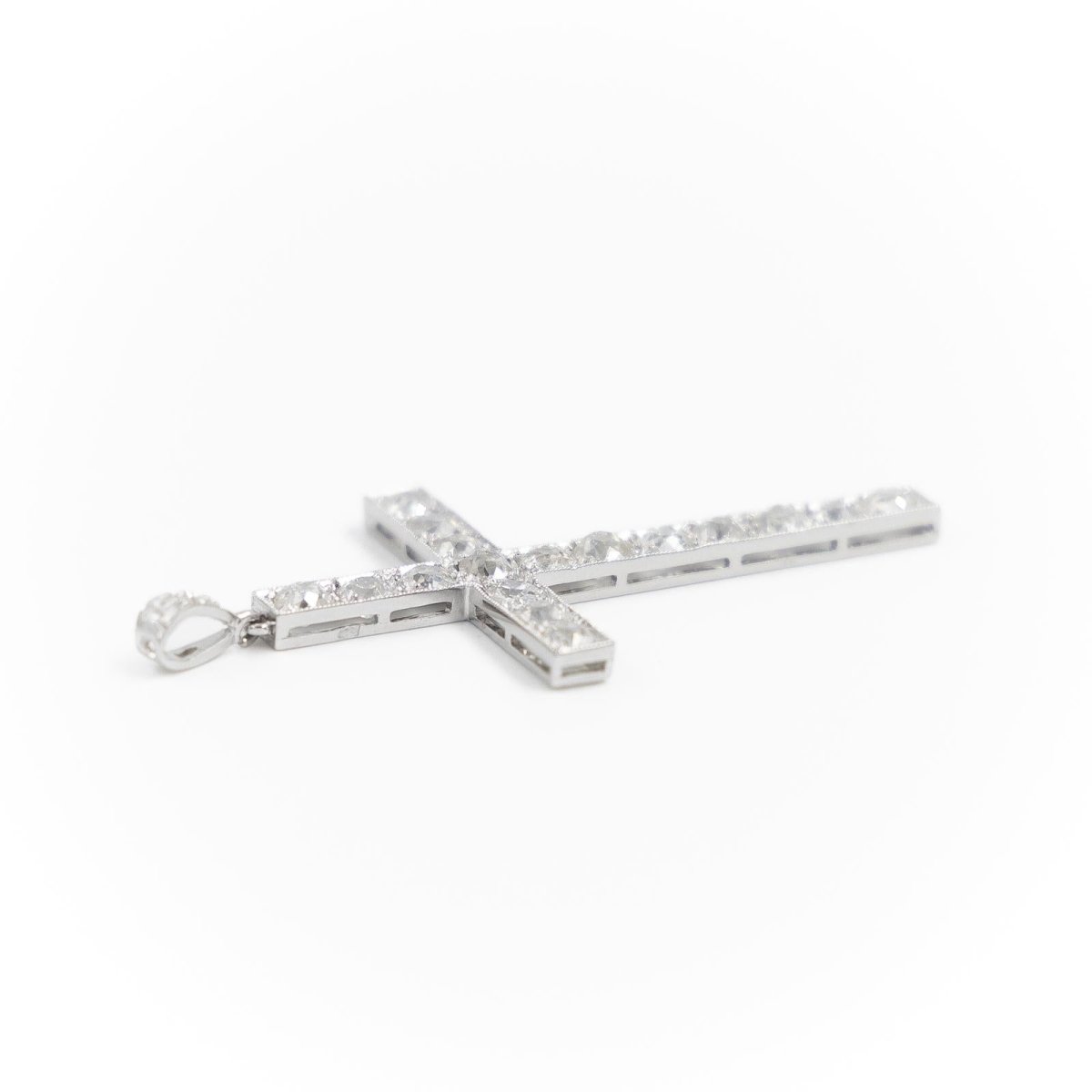 Pendentif croix en platine et diamants - Castafiore