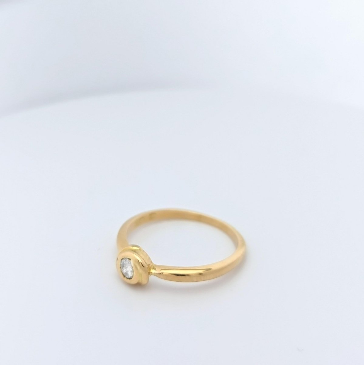 Solitaire d’inspiration florale en or jaune et diamant - Castafiore