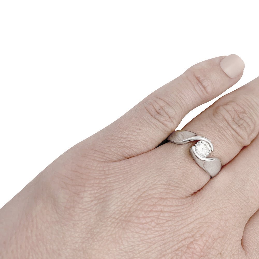 Solitaire or blanc serti d'un diamant - Castafiore